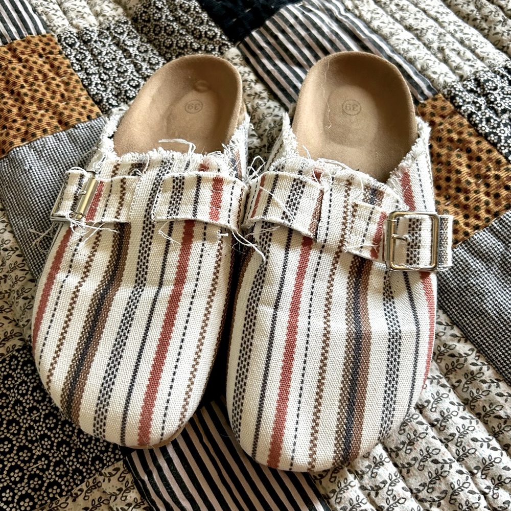 Striped Clogs with Buckle